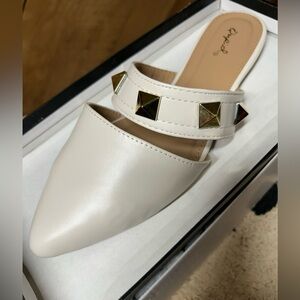 Qupid swirl off white with studs new 9